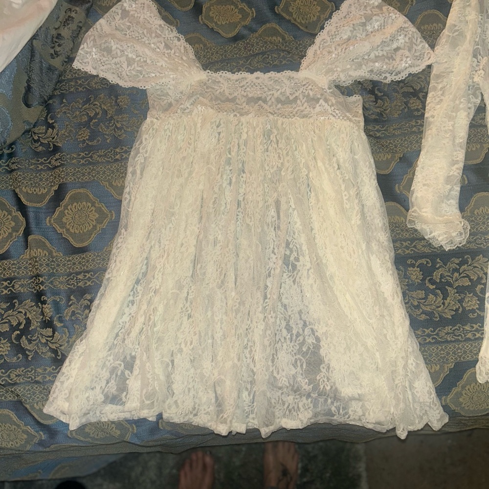 Chic Off-Shoulder Lace Dress